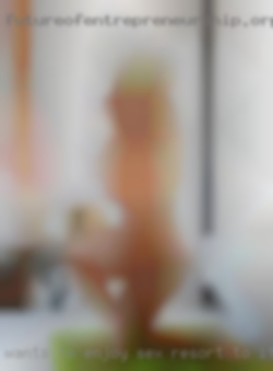 Wants to enjoy sex resort to its nude fullest.